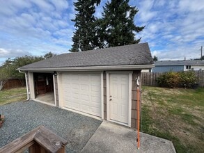 4005 L Ave in Anacortes, WA - Building Photo - Building Photo