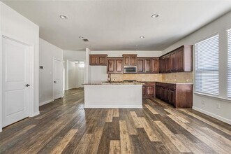 1111 Burlingame Dr in Cleburne, TX - Building Photo - Building Photo