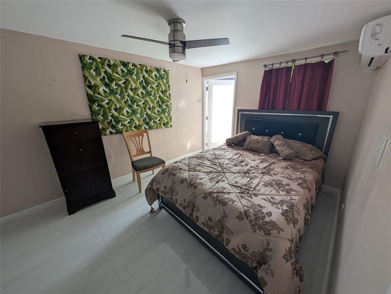 2453 NW 73rd Ave in Sunrise, FL - Building Photo