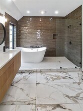 6100 Walker Ln in Austin, TX - Building Photo - Building Photo