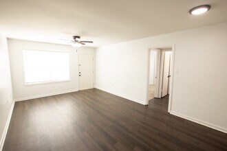 Goodwood Court at Mid-City in Baton Rouge, LA - Foto de edificio - Building Photo