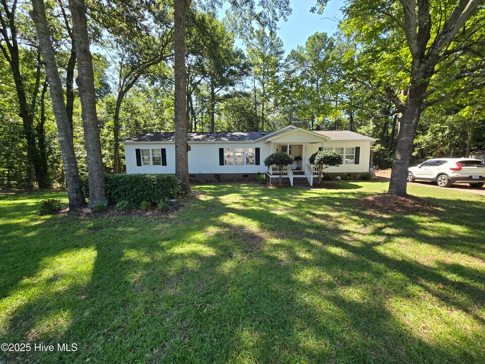 328 Groves Point Cir in Hampstead, NC - Building Photo