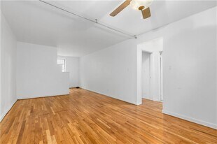 310 Beverley Rd in Brooklyn, NY - Building Photo