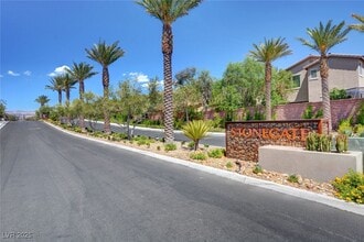 864 Royal Amethyst Way in Las Vegas, NV - Building Photo - Building Photo