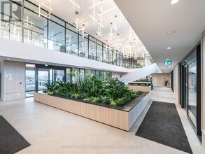 3071 Trafalgar Rd in Oakville, ON - Building Photo - Building Photo