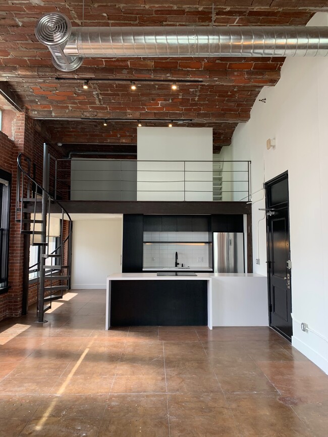 215 W 7th St, Unit Awesome Corner Loft #1202