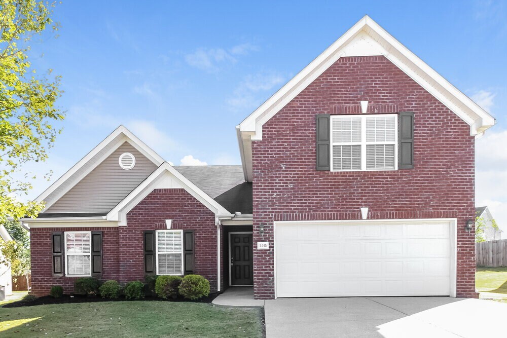 2015 Red Jacket Trace in Spring Hill, TN - Building Photo