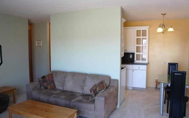 833 Wollaston Crescent in Saskatoon, SK - Building Photo - Building Photo