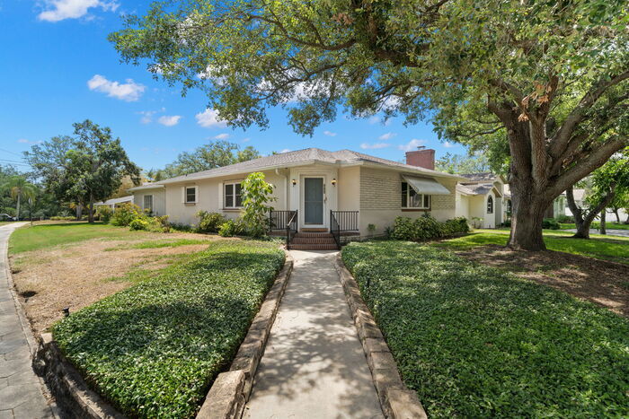 860 37th Ave N in St. Petersburg, FL - Building Photo