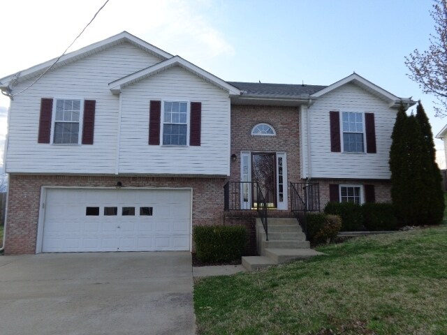 1484 Buchanon Dr in Clarksville, TN - Building Photo