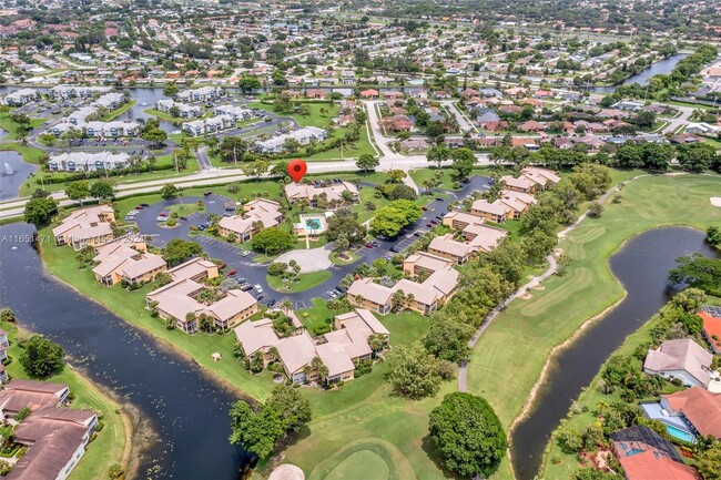 8725 Azalea Ct-Unit -204 in Tamarac, FL - Foto de edificio - Building Photo