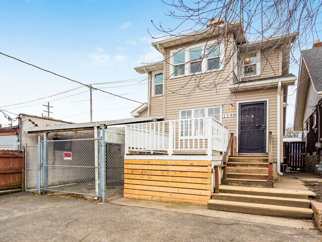 1390 Sullivant Ave in Columbus, OH - Building Photo - Building Photo