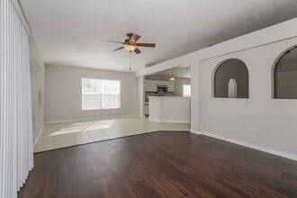 12814 Lake Vista Dr in Gibsonton, FL - Building Photo - Building Photo