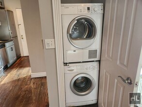 BEAUTIFUL SUN-KISSED NO-FEE 1 BED IN PRIME in New York, NY - Building Photo - Building Photo