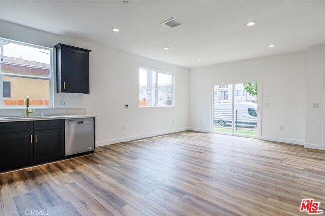710 S Alma St in Los Angeles, CA - Building Photo - Building Photo