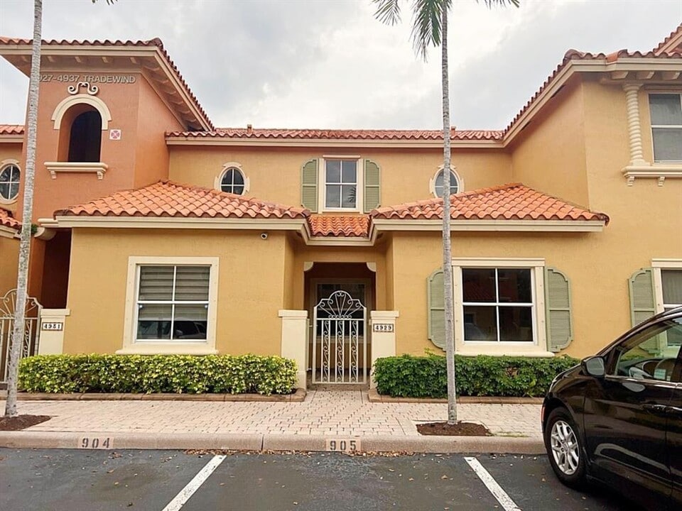 4929 Tradewinds Ter in Fort Lauderdale, FL - Building Photo