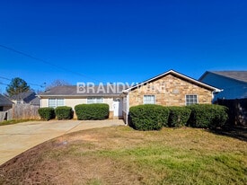 630 Morrow Rd in Forest Park, GA - Building Photo