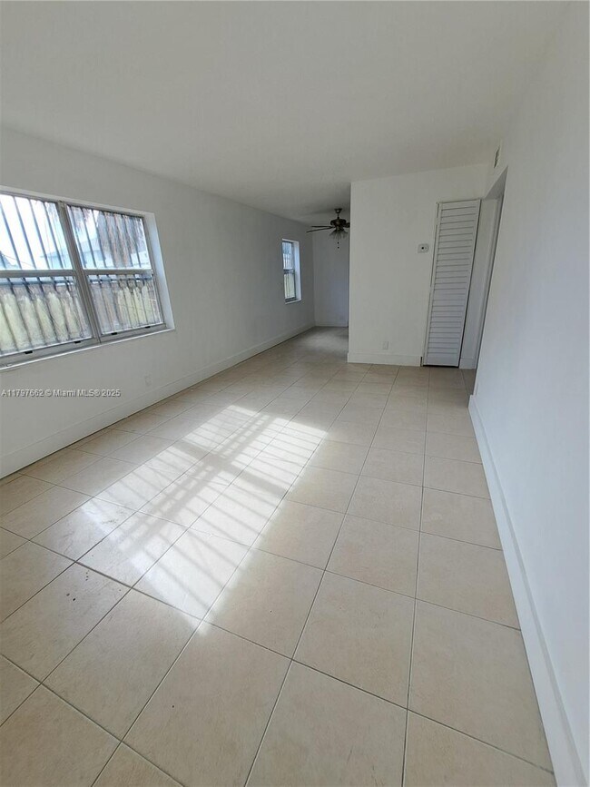 1006 10th St in West Palm Beach, FL - Building Photo - Building Photo