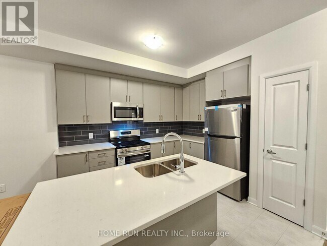 948 Eileen Vollick Cres in Ottawa, ON - Building Photo - Building Photo