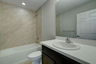 586 SW Laconic Ave in Port St. Lucie, FL - Building Photo - Building Photo
