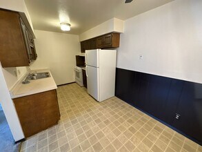 10500 W Fond Du Lac Ave. (12 Unit) in Milwaukee, WI - Building Photo - Interior Photo