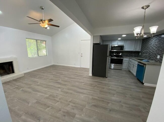 1701 E Katie Ave in Las Vegas, NV - Building Photo - Building Photo