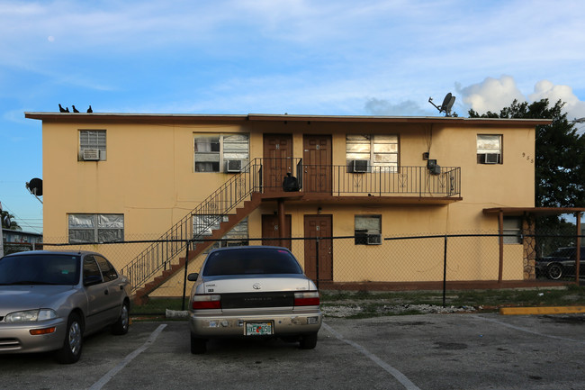 955 W Palm Beach Rd in South Bay, FL - Building Photo - Building Photo