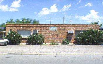 Sundance Apartments in Tucson, AZ - Building Photo - Building Photo