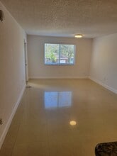 13900 Lake Placid Ct, Unit A27 in Miami Lakes, FL - Foto de edificio - Building Photo