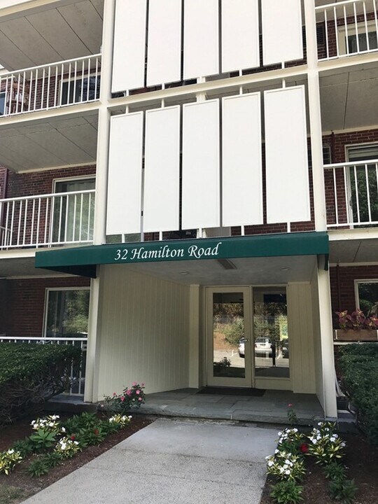 32 Hamilton Rd in Arlington, MA - Building Photo