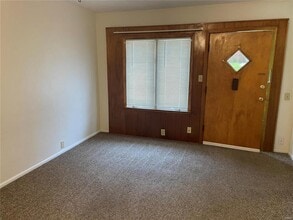 525 Sullivan St, Unit A in East Alton, IL - Foto de edificio - Building Photo