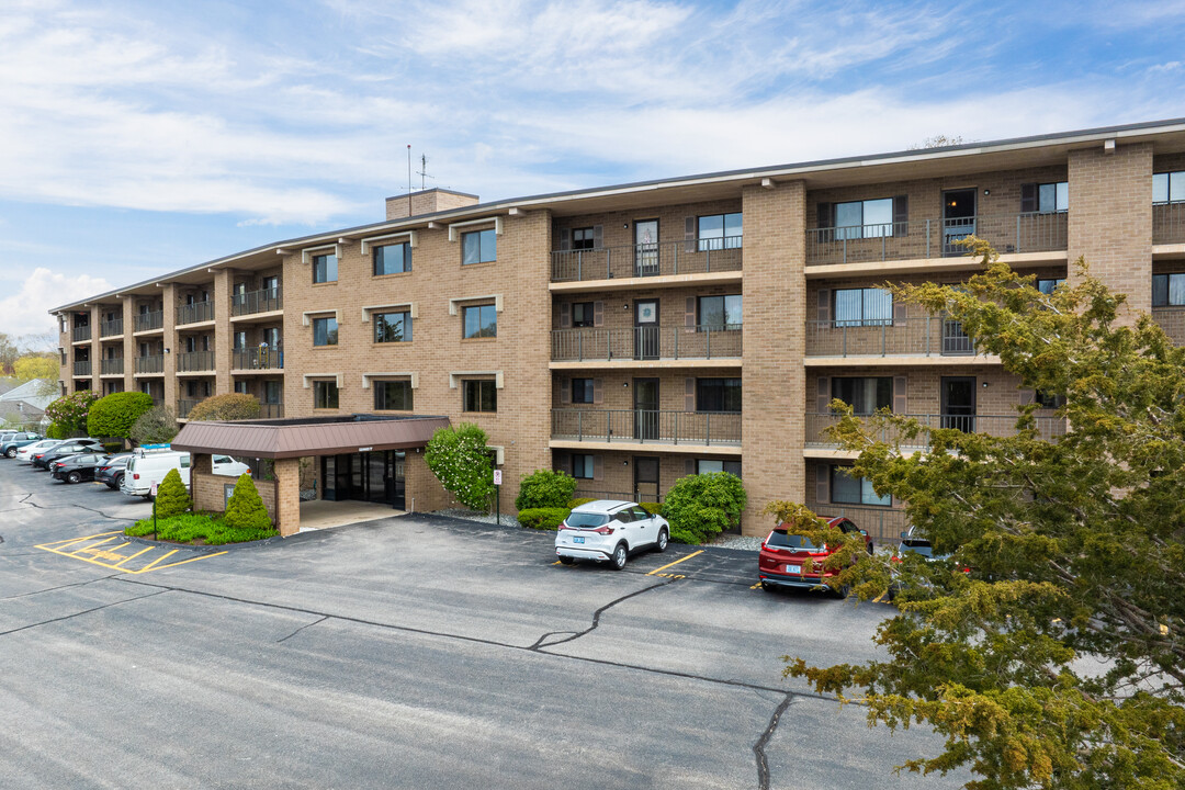 Quaker Valley Condominiums in West Warwick, RI - Building Photo