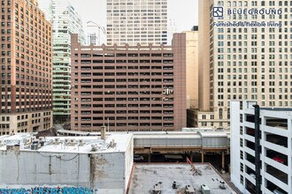 215 W Lake St in Chicago, IL - Foto de edificio - Building Photo