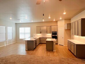 9807 Viola Ave in Lubbock, TX - Building Photo - Building Photo