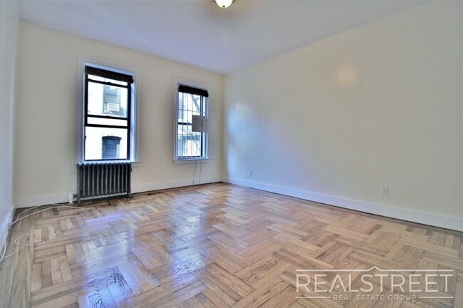 85 Eastern Pkwy, Unit 2G in Brooklyn, NY - Building Photo - Building Photo