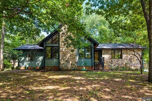 7705 Foxfire Dr SE in Huntsville, AL - Building Photo