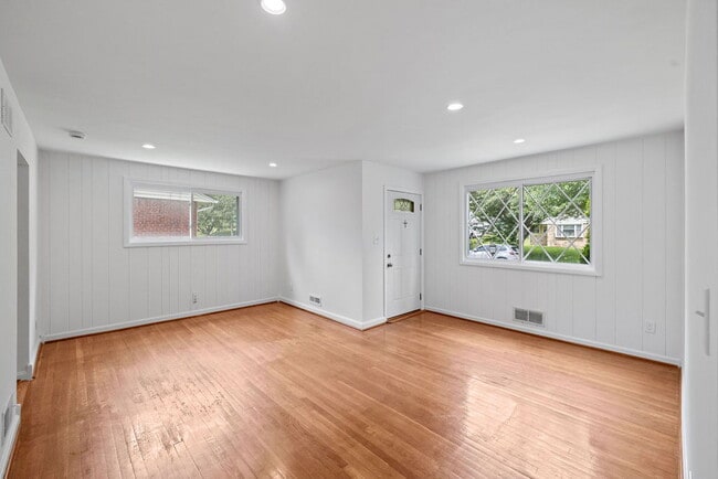 1207 Brooke Dr in Rockville, MD - Building Photo - Building Photo