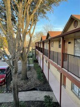 4710 Airport Blvd-Unit -204 in Houston, TX - Building Photo - Building Photo