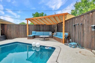 7641 El Pensador Dr in Dallas, TX - Building Photo - Building Photo