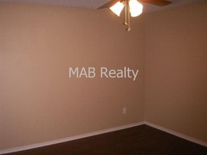 1402 Darr St in Irving, TX - Foto de edificio - Building Photo