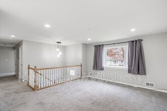 809 Nelson Pl in Piscataway, NJ - Foto de edificio - Building Photo