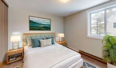 Christina Apartments in Sarnia, ON - Foto de edificio - Building Photo