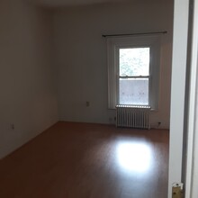 105 Somerset St, Unit Apt 2 second floor in Bangor, ME - Building Photo - Building Photo
