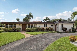 20 W Tropical Way in Plantation, FL - Foto de edificio - Building Photo