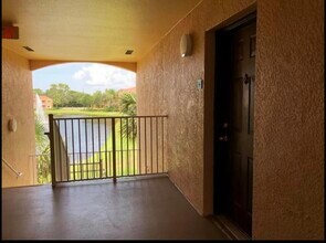 131 SW Palm Dr in Port St. Lucie, FL - Foto de edificio - Building Photo