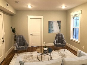 23 Howard St, Unit 2 in Cambridge, MA - Foto de edificio - Building Photo