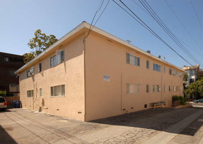 974 Granville Ave in Los Angeles, CA - Building Photo - Building Photo