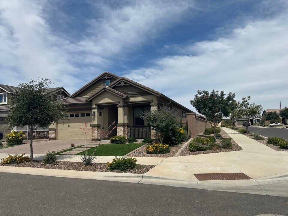 20039 S 231st St in Queen Creek, AZ - Building Photo