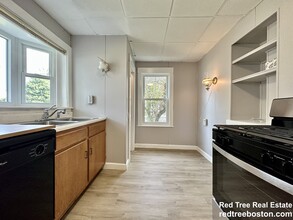 30 Cherry St, Unit 3 in Somerville, MA - Foto de edificio - Building Photo