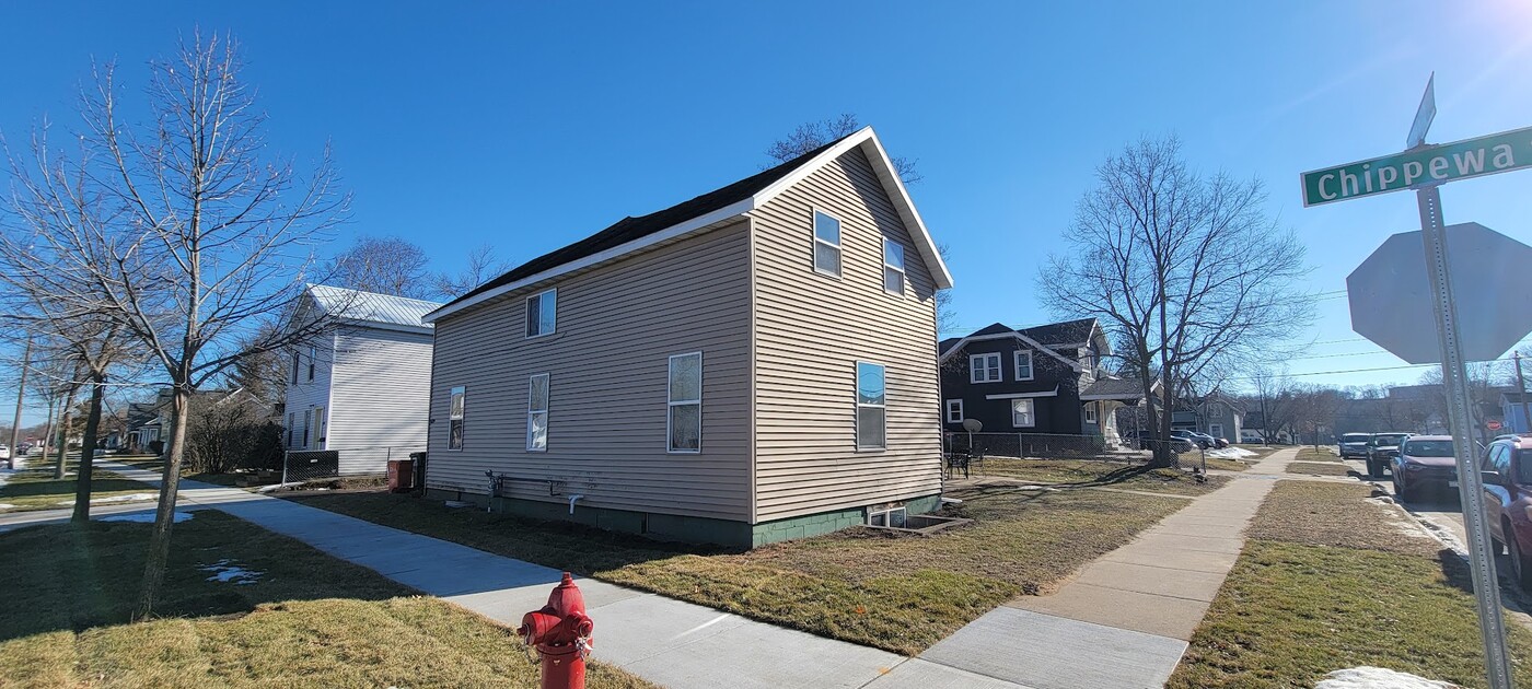 639 Chippewa St, Unit 639 in Eau Claire, WI - Building Photo